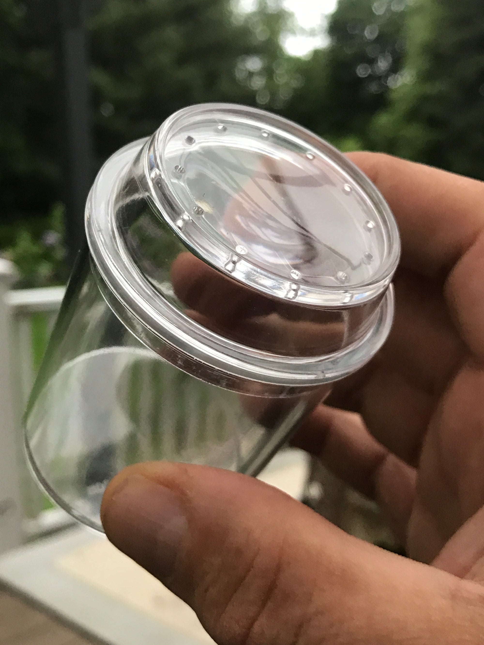 Magnifying insect jars with lids. Acrylic containers 31/2" tall and 21/2" wide vented. - USMANTIS